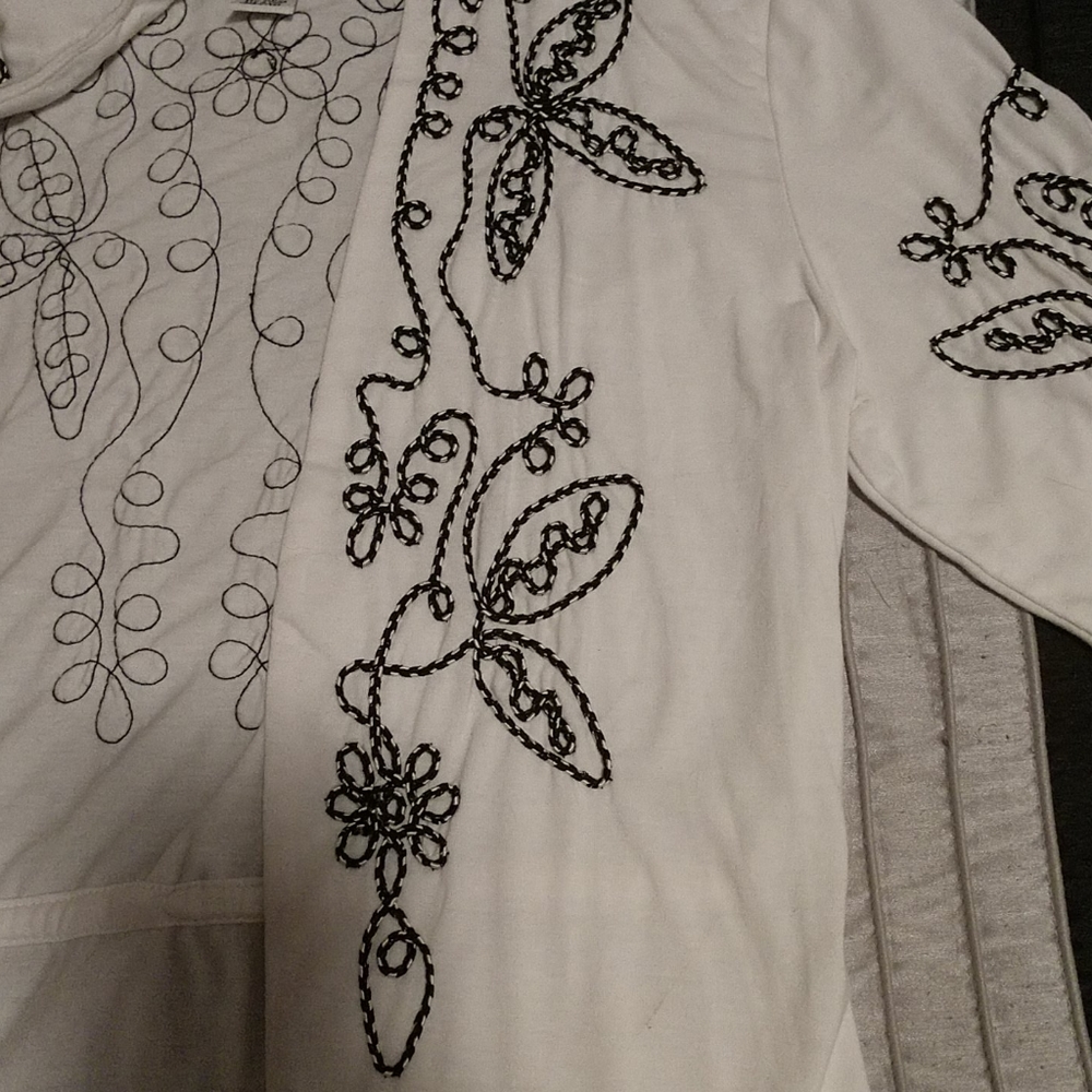 Top. Vest - Picture 4 of 9